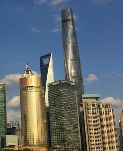 上海中心大厦，世界第二高楼，仅次于哈利法塔